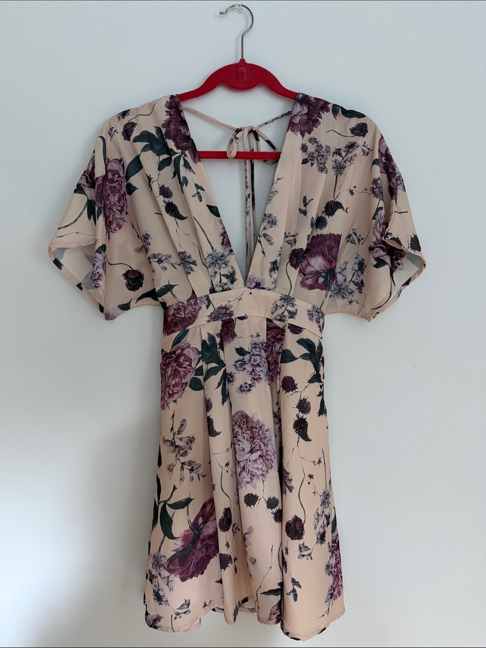 Floral V-Neck Open-back Mini Dress in Beige and Mauve